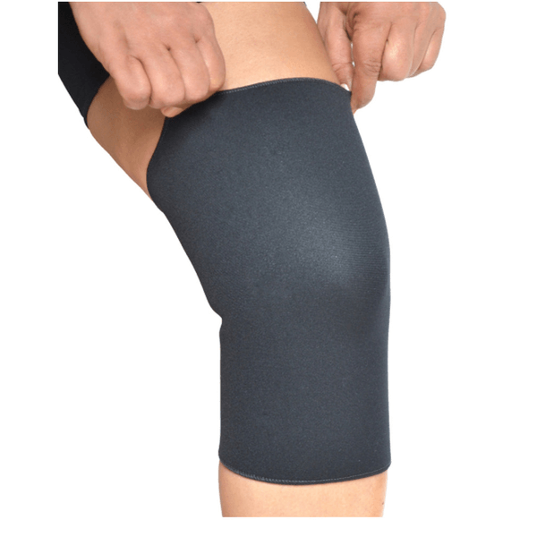 Joelheira Simples em Neoprene Curta Tamanho P Udine